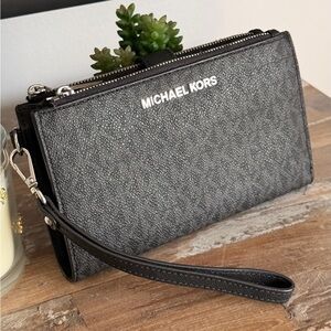 Michael Kors Logo Jet Set Travel Large Double-Zip Wristlet Wallet